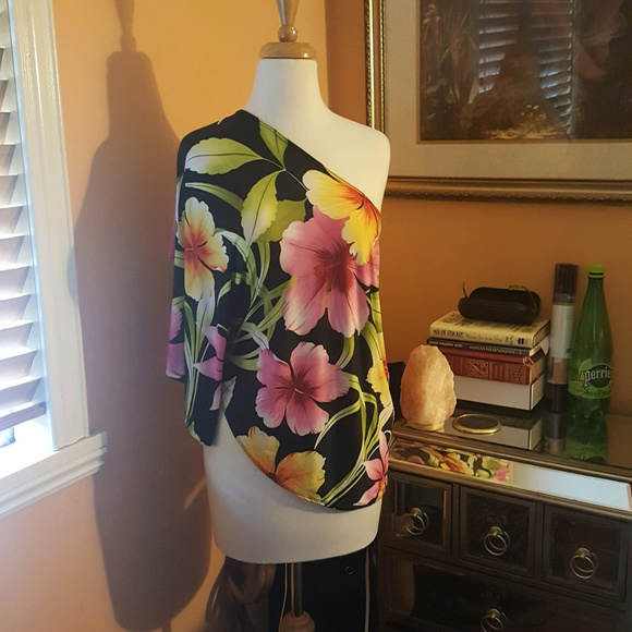 XI Tops - One shoulder blouse